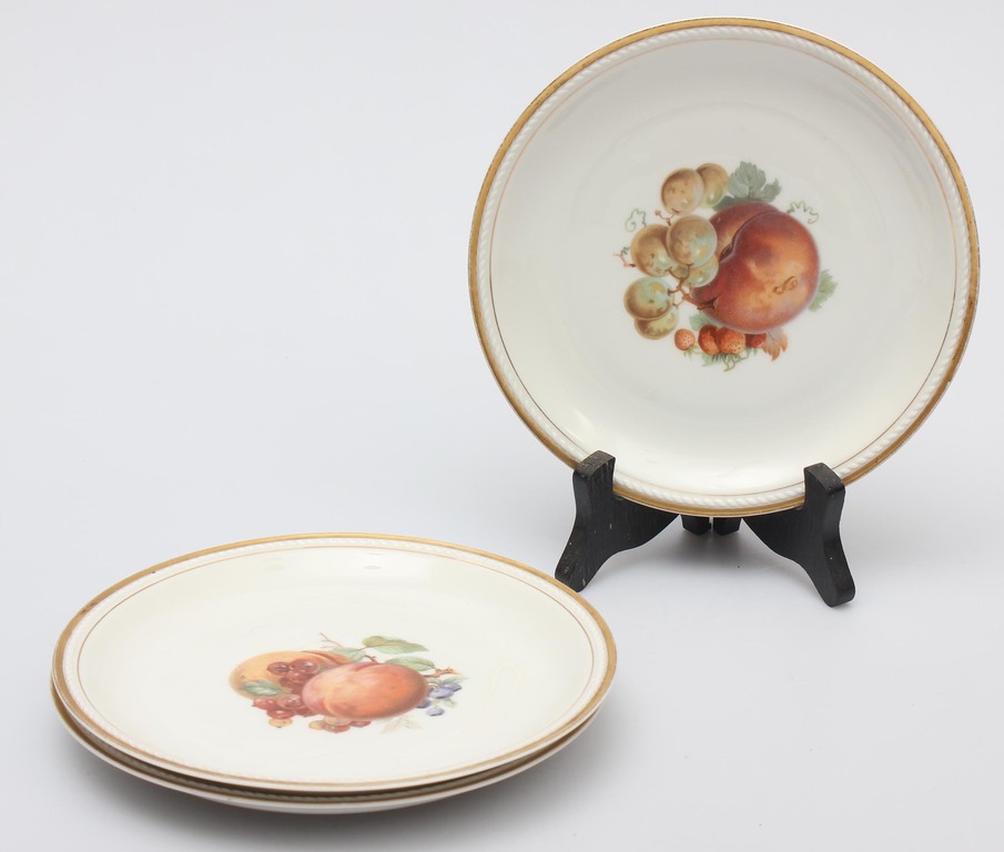 Porcelain plate 