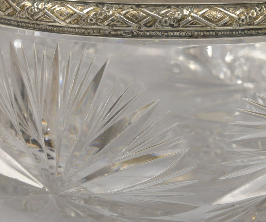 Crystal fruit bowl with silver finish
