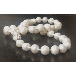 White freshwater pearl 8-9mm necklace with silver balls and magnetic clasp with zircons