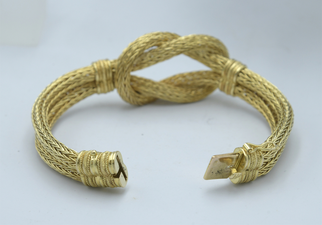 Gold earrings, bracelet and necklace ''Ilias Lalaounis. Hercules Knot''