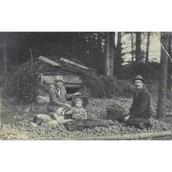 Potato harvest. 1930 in the home of Dravnieki in Ergļi parish.