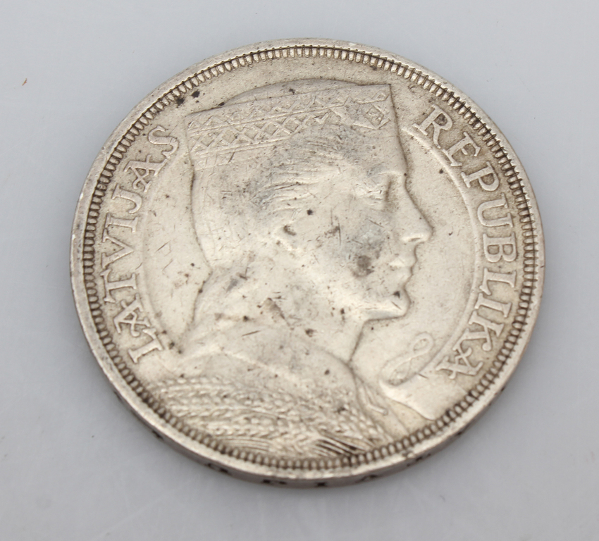 Серебряная монета 5 латов 1929 г.