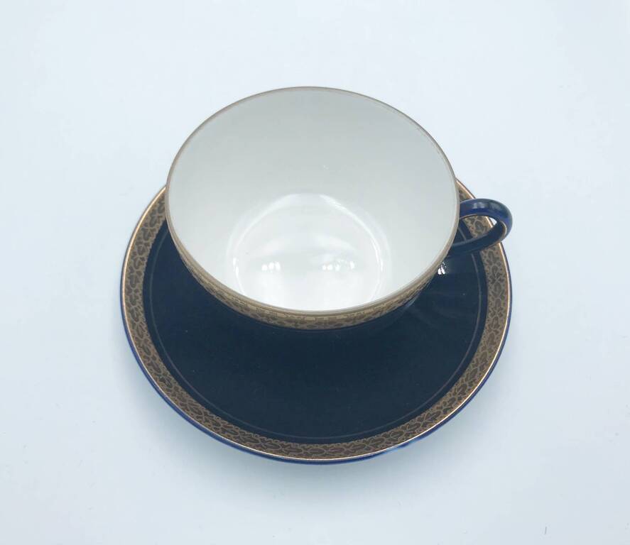 Porcelain cups with saucers (2 pcs.)