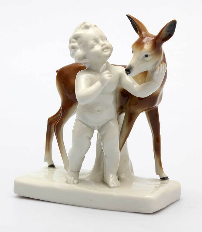 Фарфоровая статуэтка Младенец с косулеи