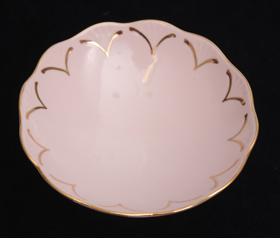 Pink porcelain utensil