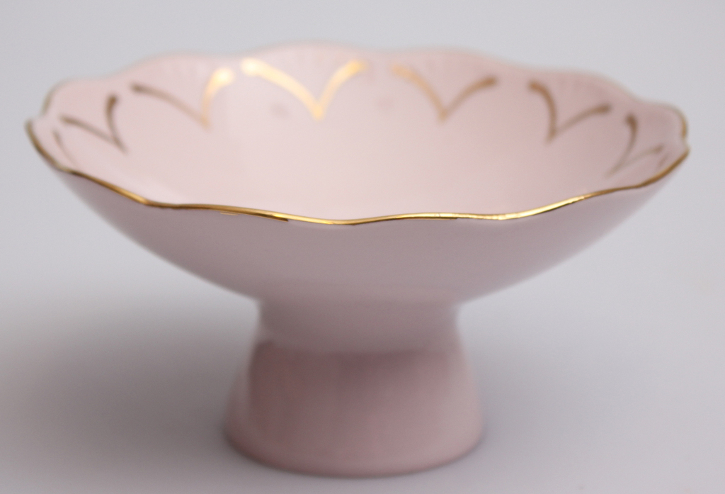 Pink porcelain utensil