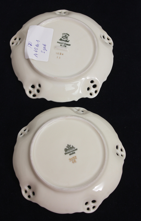 Porcelain dishes (2 pcs.)
