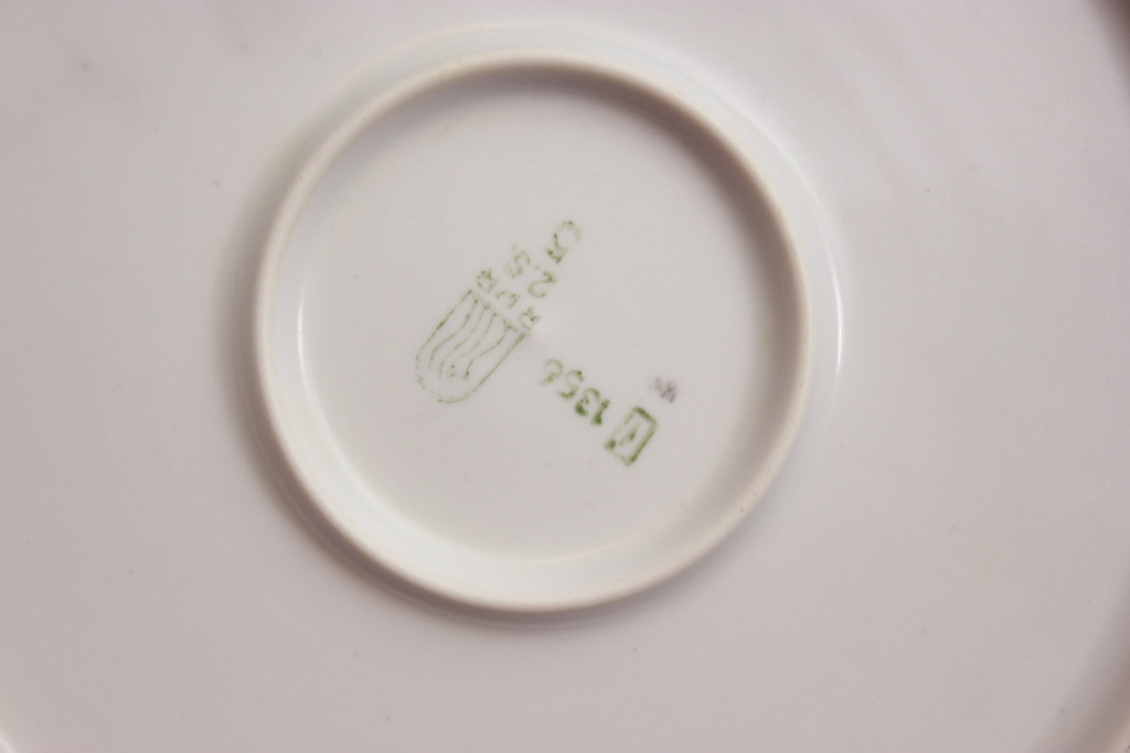 Porcelain plate set (1+6 pcs)