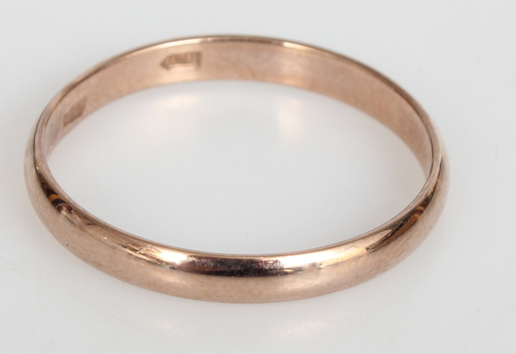 Gold wedding ring