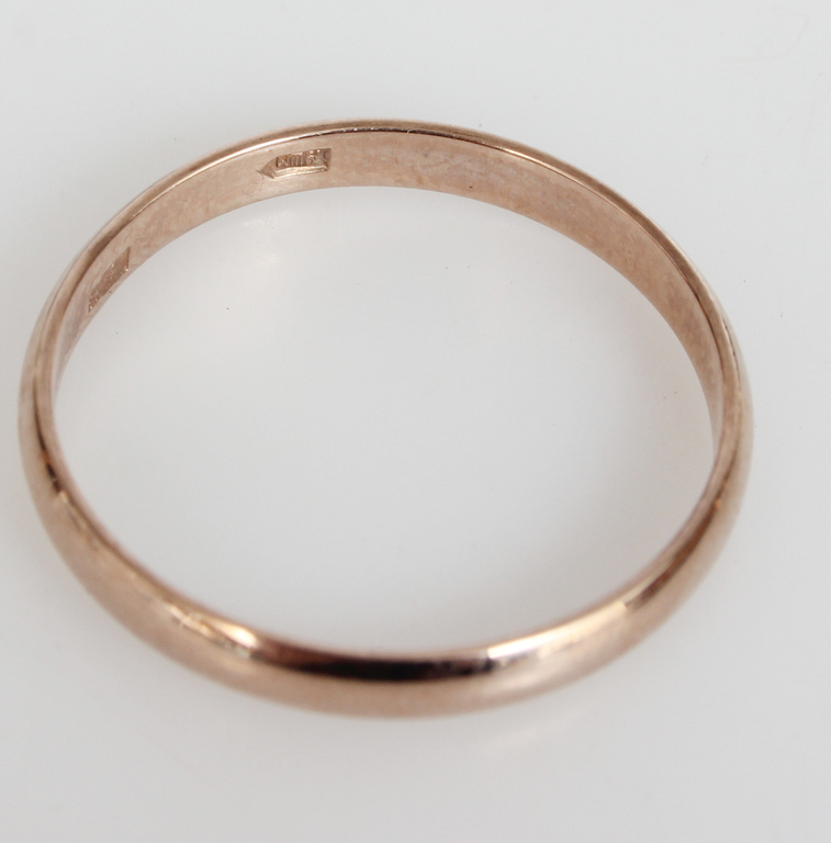 Gold wedding ring