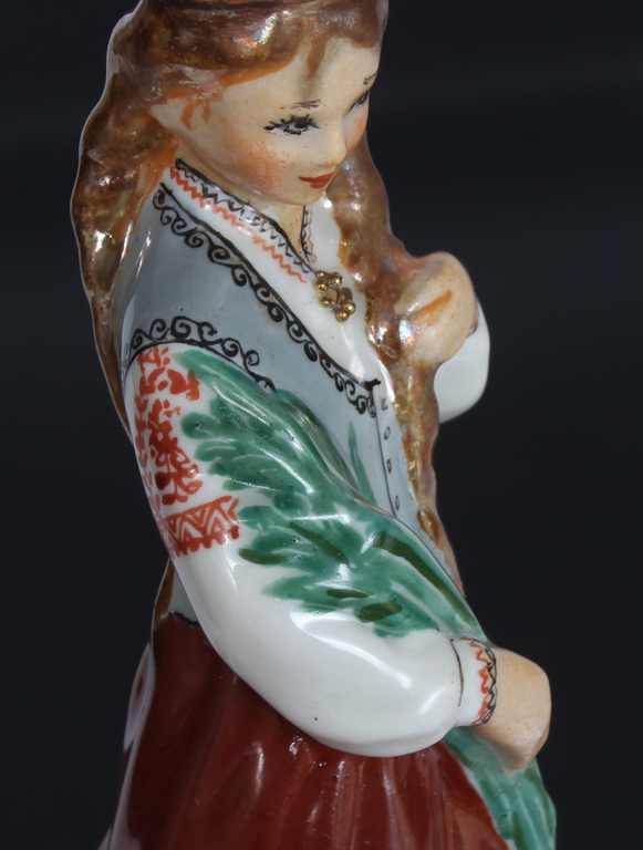 Porcelain figurine ''Girl with flowers''