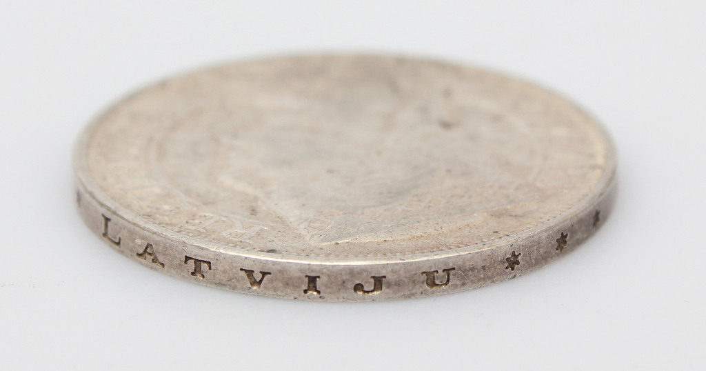Серебряная монета пять латов 1932 г.