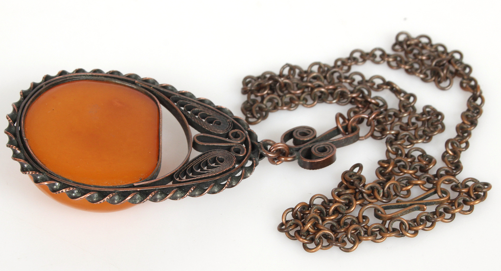 Amber pendant with chain