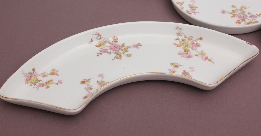 Porcelain serving dish from 6 parts