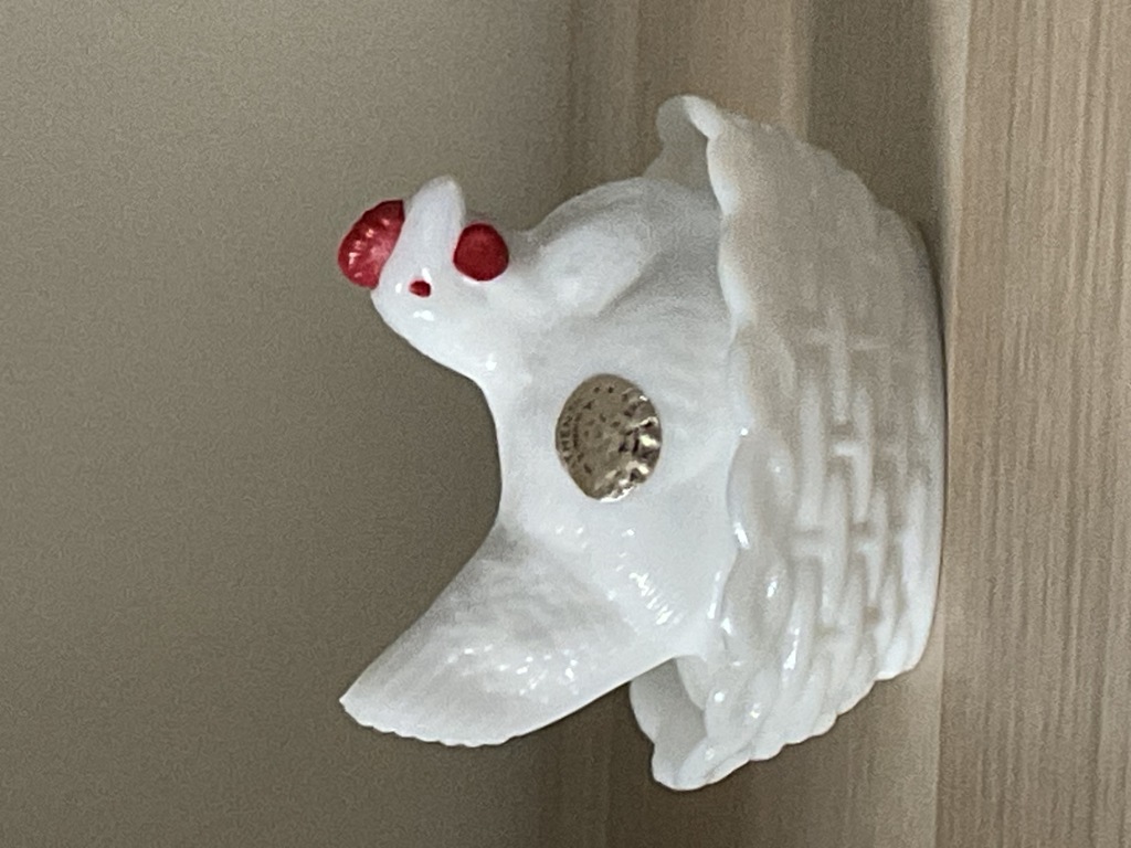 Увестмореланд из белого молочного стекла солонка в форме курицы в гнезде