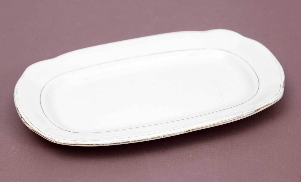 Kuzņecova porcelāna servējamais šķīvis