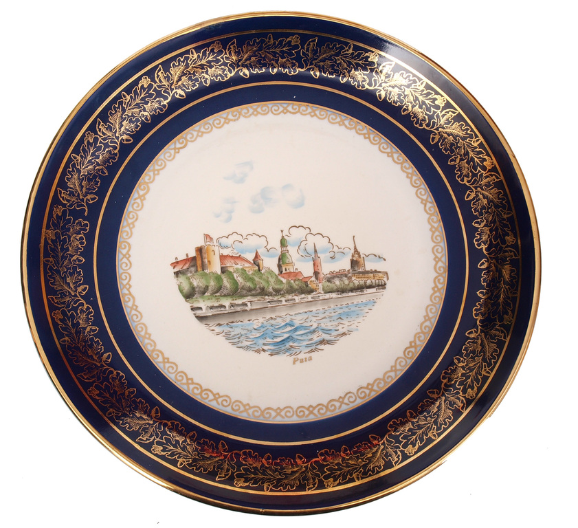 Decorative porcelain plate 