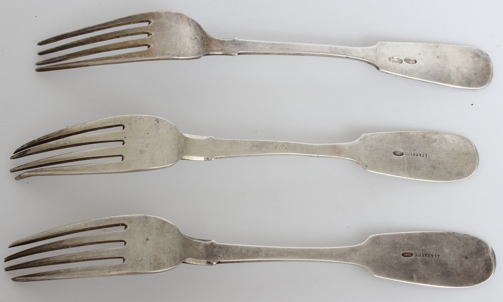 Silver forks (3 pieces)