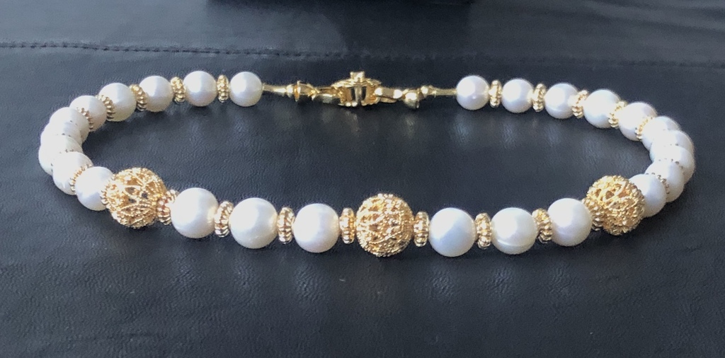 White freshwater pearl necklace with 14k gold plated elements