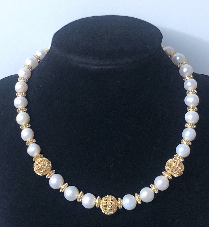 White freshwater pearl necklace with 14k gold plated elements