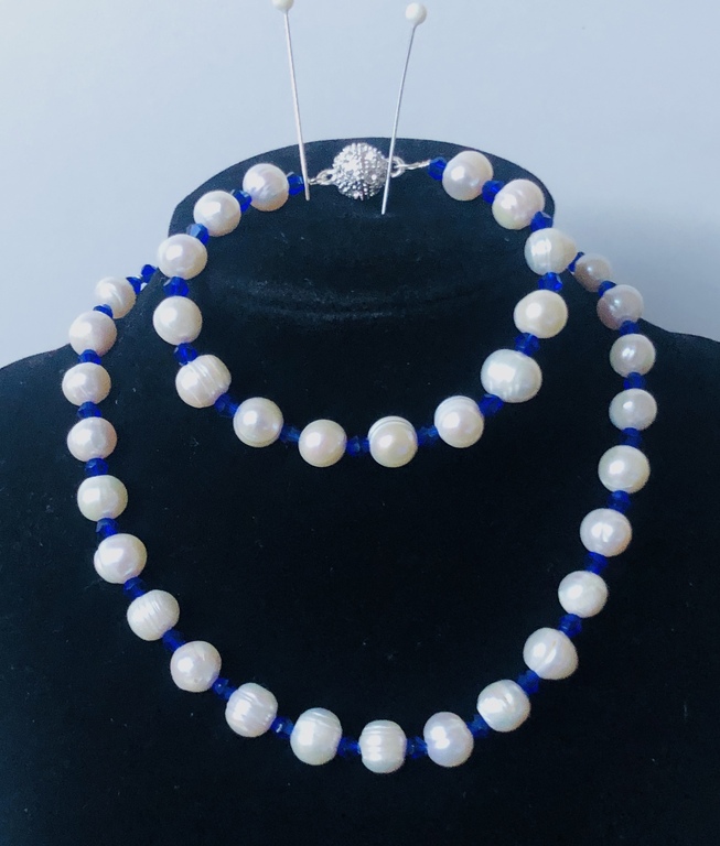 White freshwater pearl necklace with blue crystals and bracelet