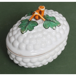 Kuznetsov porcelain utensil with lid