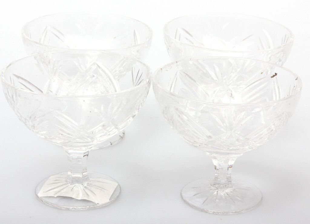Set of glass cups/dishes (4 pcs.)