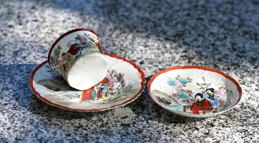 Tea trio with oriental motif, MS Kuznetsov factory?