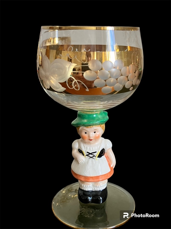 vintage kristala vīna glāzes uz Goebel porcelāna figūriņu bāzes Vācija