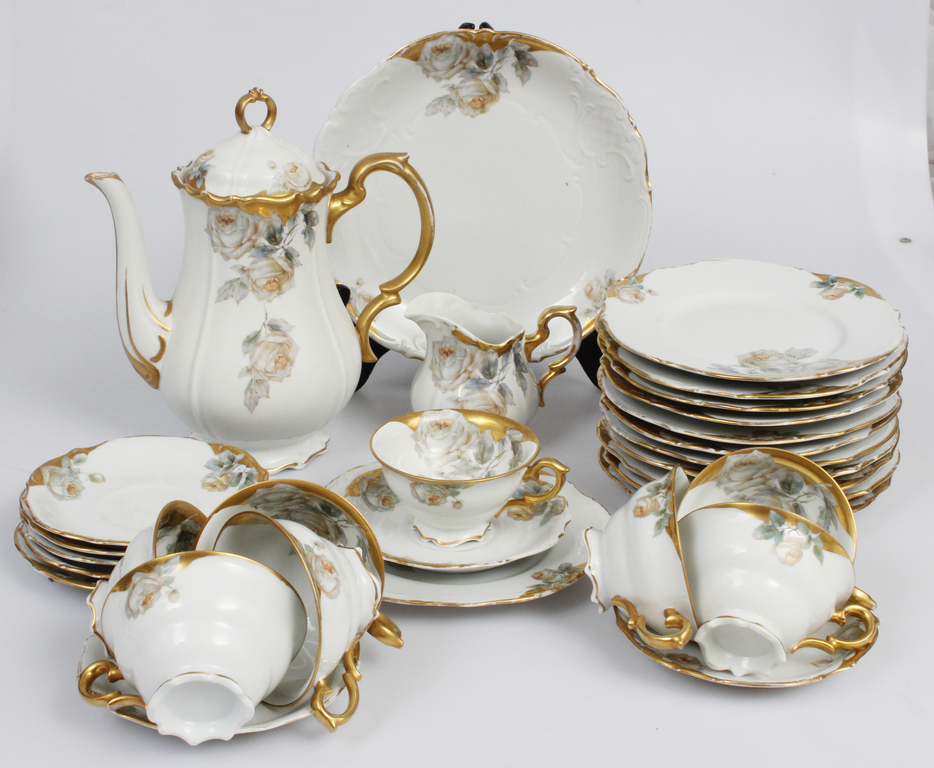 Porcelain tea service for 8 persons 
