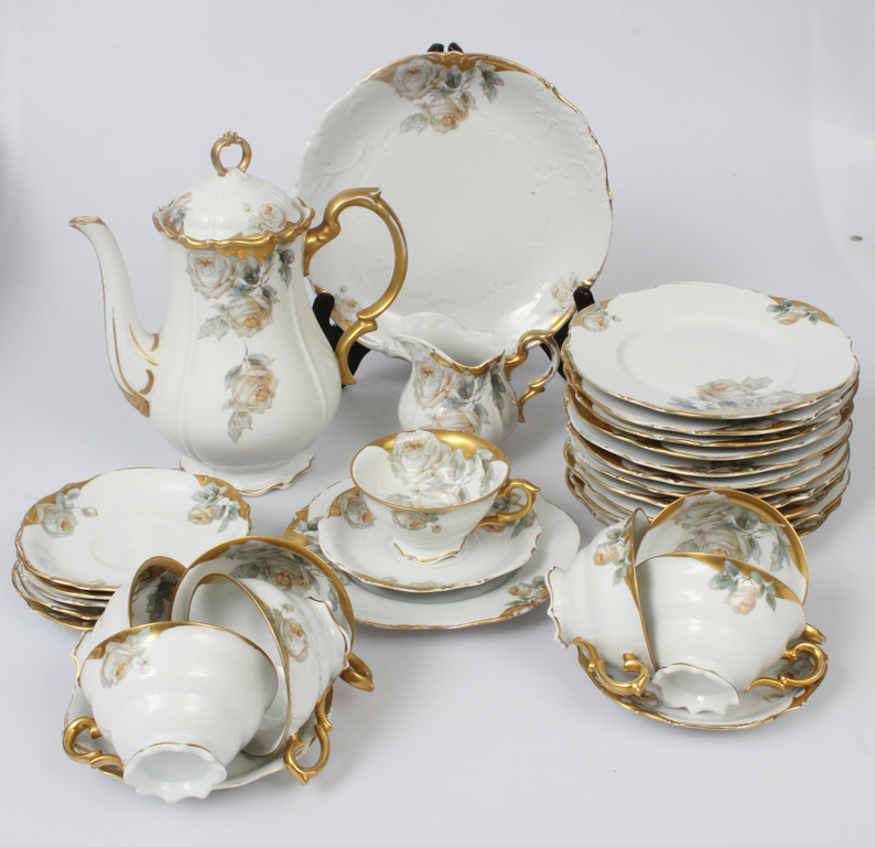 Porcelain tea service for 8 persons 