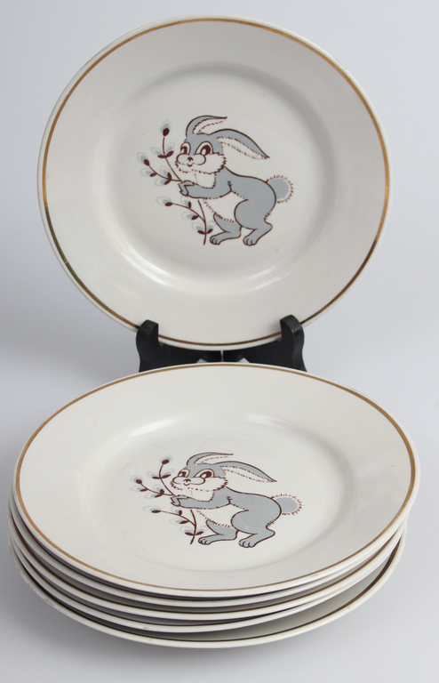 Porcelain plates 