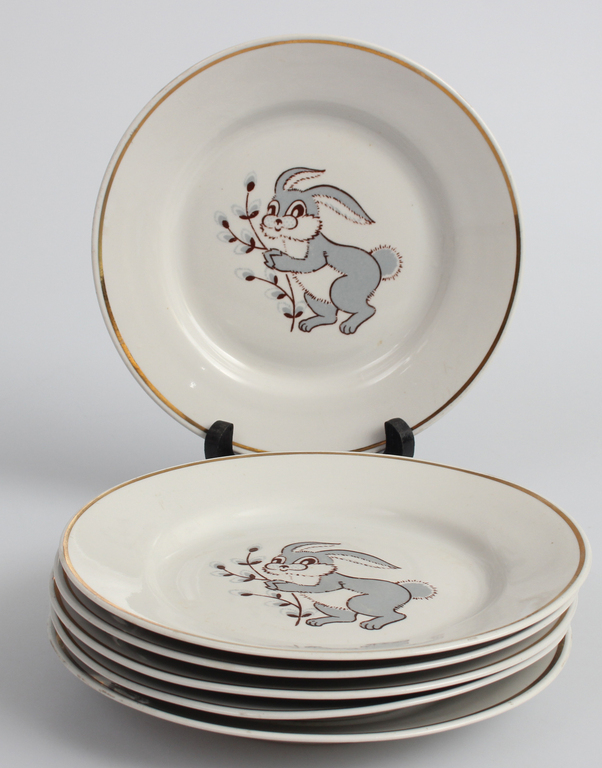 Porcelain plates 