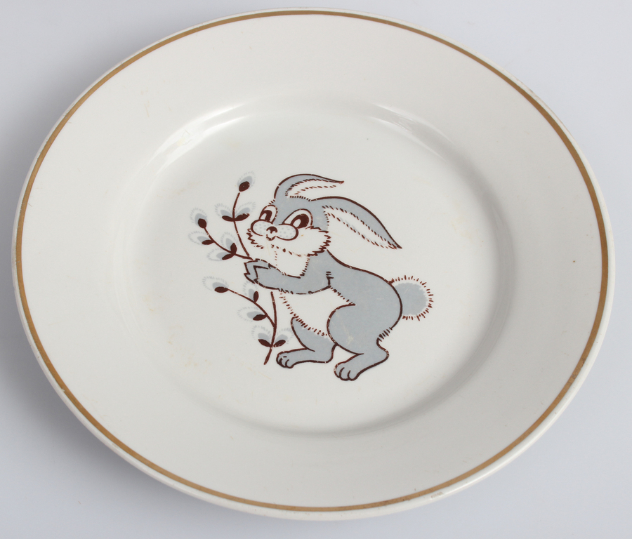 Porcelain plates 