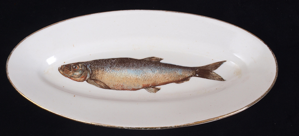 Porcelain fish serving plate