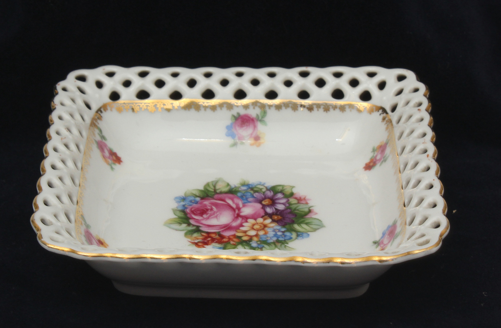 Porcelain dish with roses