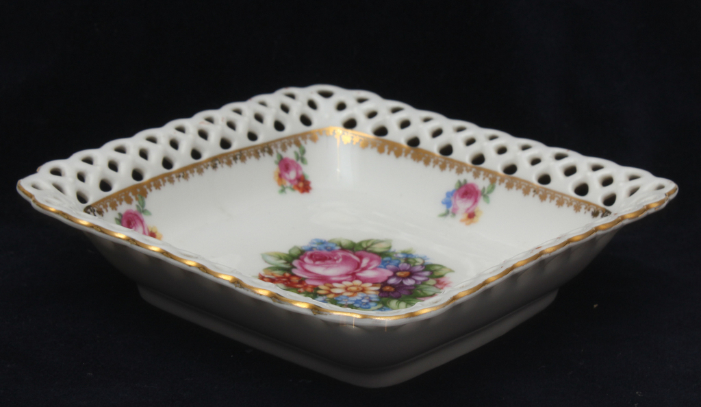 Porcelain dish with roses