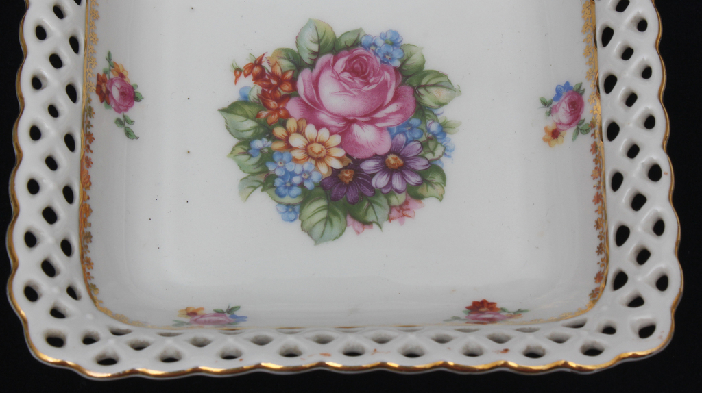 Porcelain dish with roses