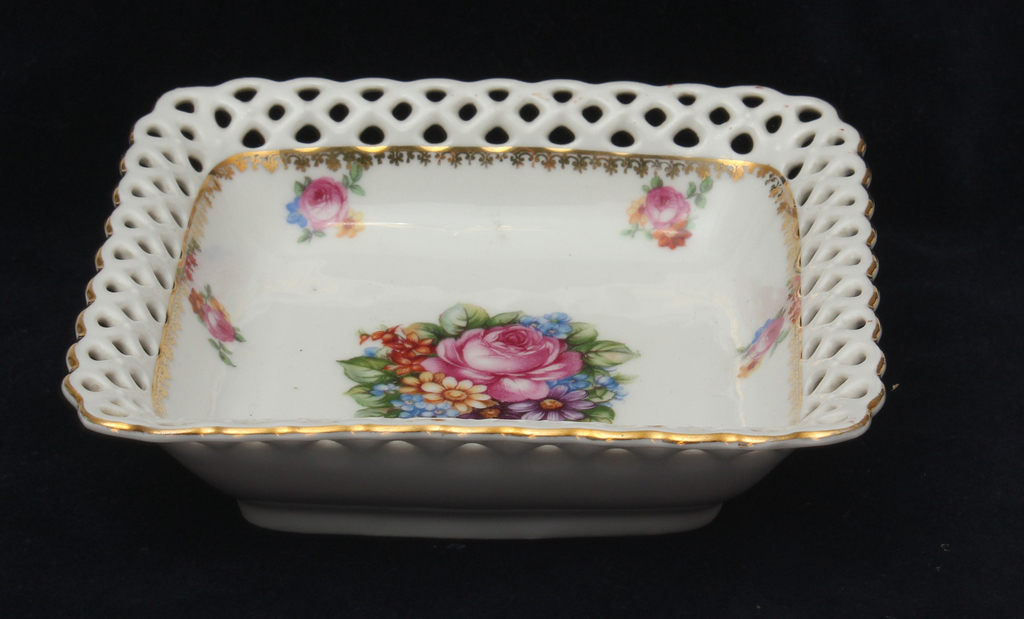 Porcelain dish with roses