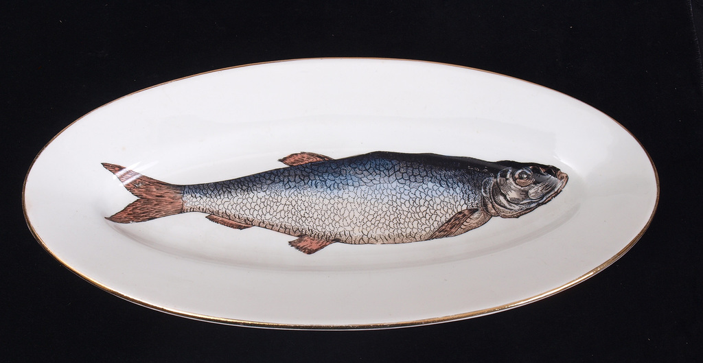 Porcelain fish serving plateks