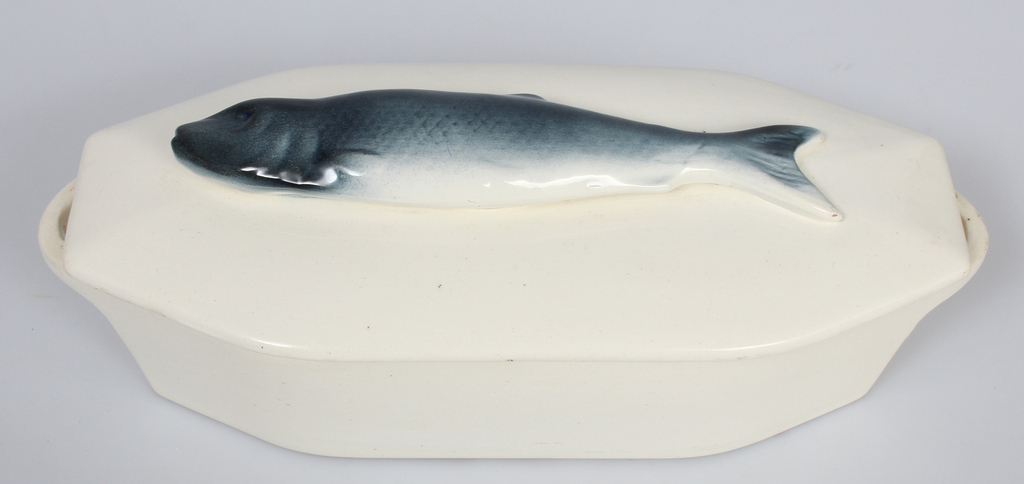 Faience serving dish with lid 