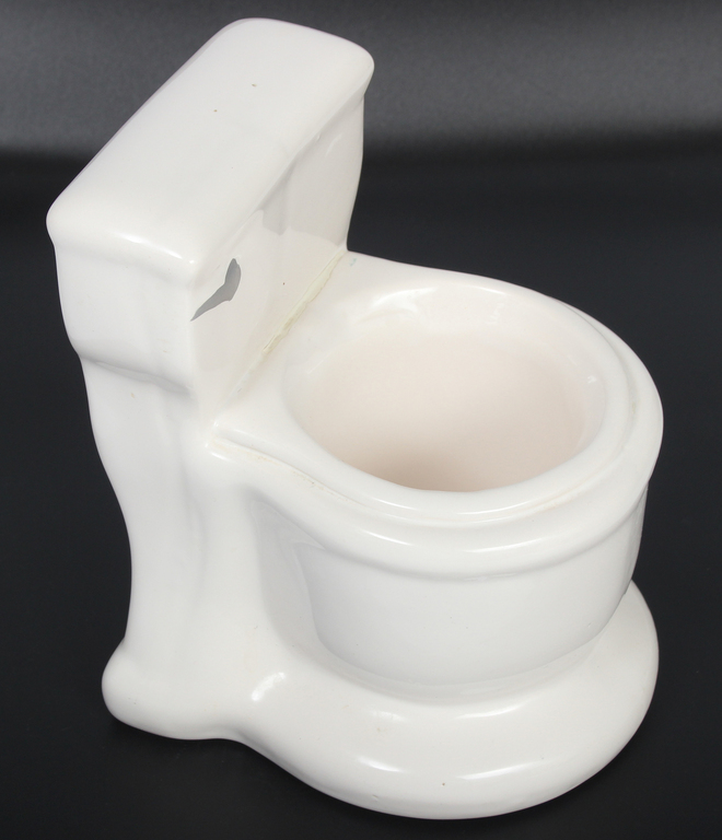 Porcelain dish/toiletry holder in the shape of a pot