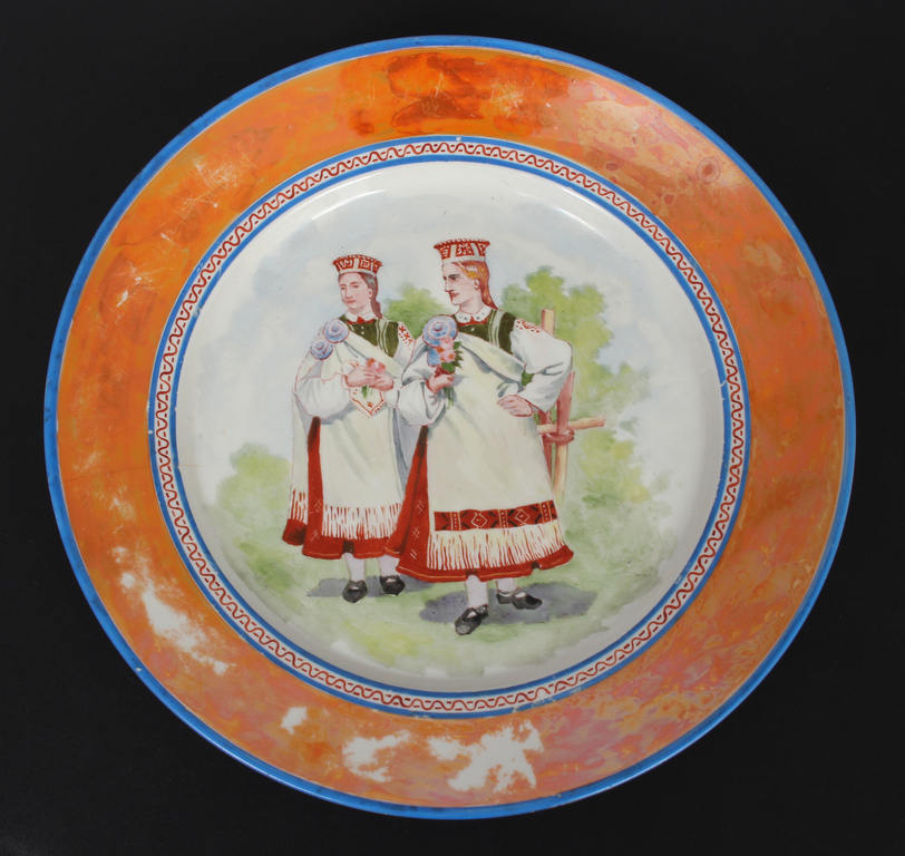 Porcelāna šķīvis ar gleznojumu ''Tautumeitas''