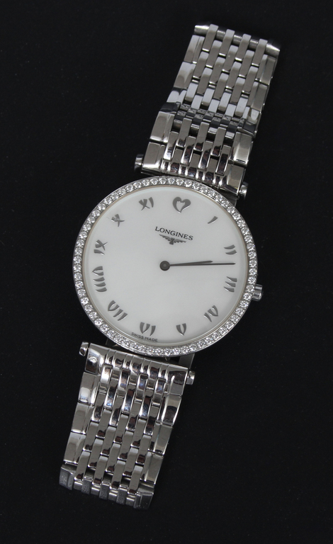 (197-017678-1) Wristwatch with diamonds 