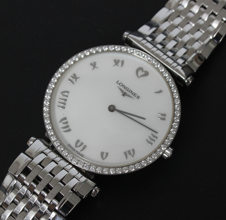 (197-017678-1) Wristwatch with diamonds 