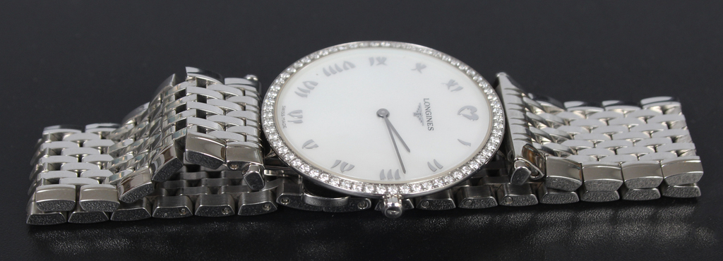 (197-017678-1) Wristwatch with diamonds 