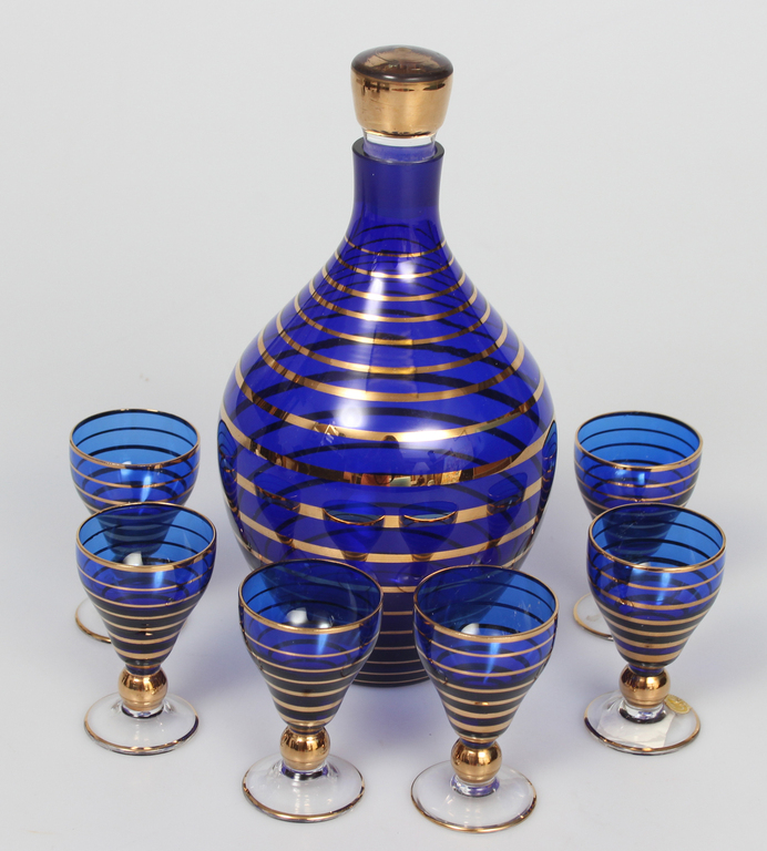 Glass decanter and six glasses