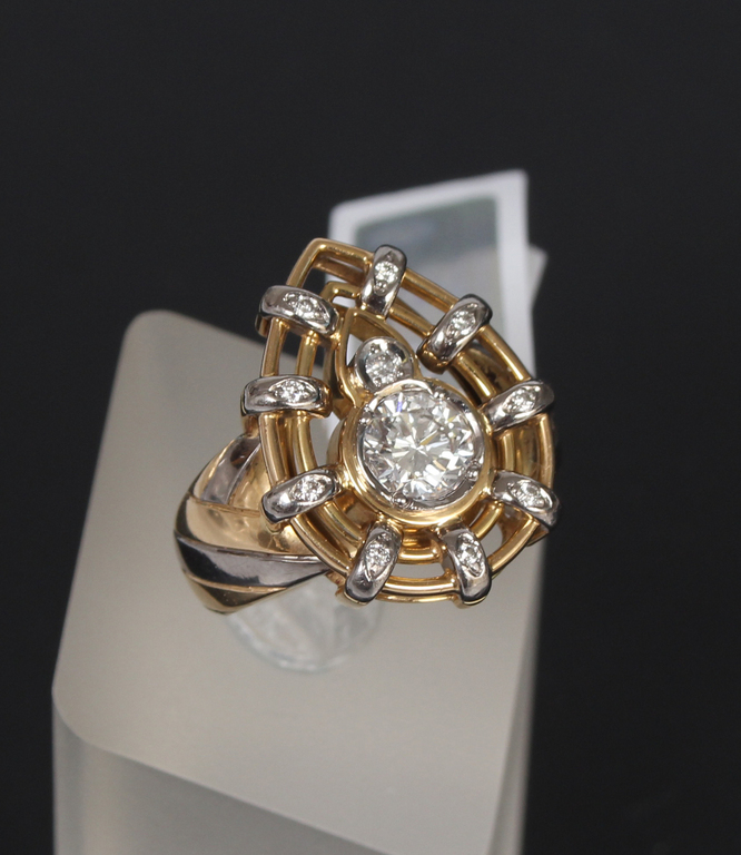 197-017738-1, Gold ring with diamonds