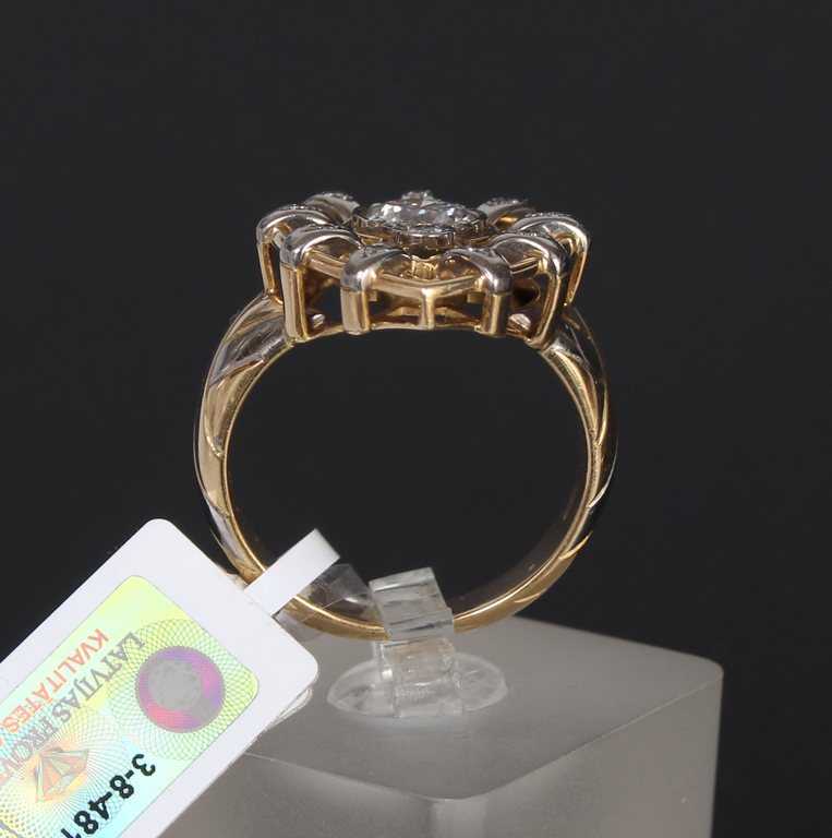 197-017738-1, Gold ring with diamonds