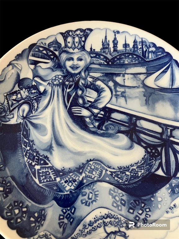 Рижская жемчужина, декоративная настенная тарелка из фарфора МЕЙСЕН Германия